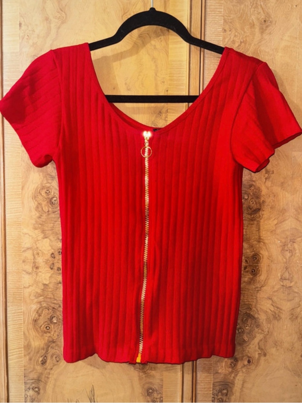 Red Ribbed Short-Sleeve Top with Front Zip one size